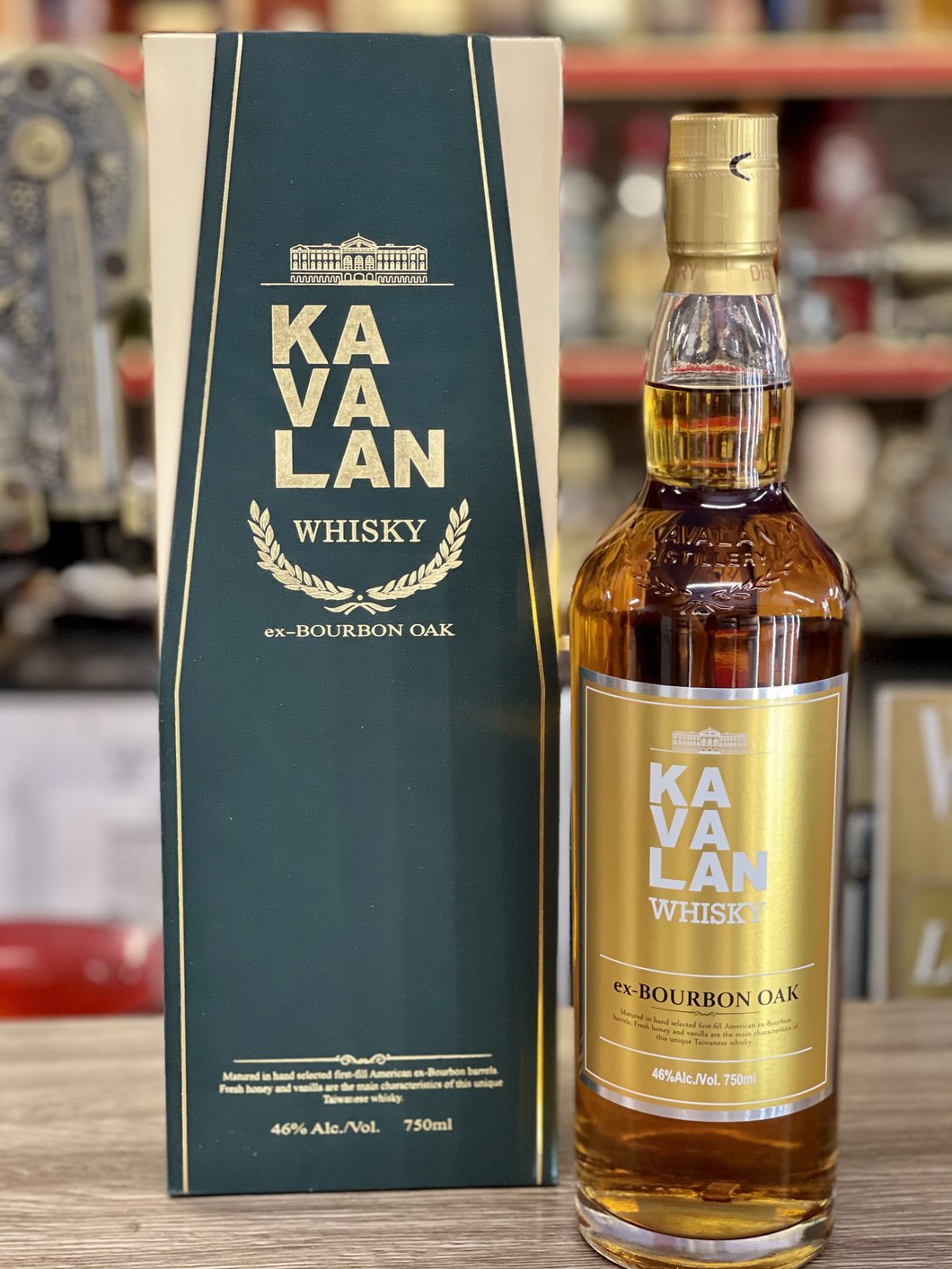 Kavalan Ex-Bourbon Oak Whisky, This whisky is matured exclusively in ex-bourbon American white oak casks that have been stripped.